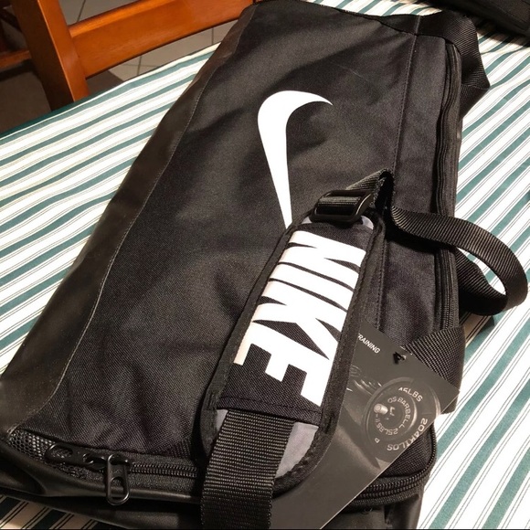 Nike Duffel Gym Travel Bag NEW W/ TAGS - Picture 5 of 5